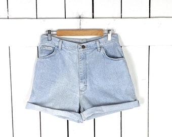 Vintage Wrangler high waisted light blue denim jean shorts