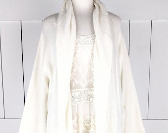 Zimny sweterek typu duster z frędzlami i kości słoniowej z kardiganem