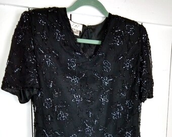 Vestido de coquetel midi vintage de seda preta com contas florais