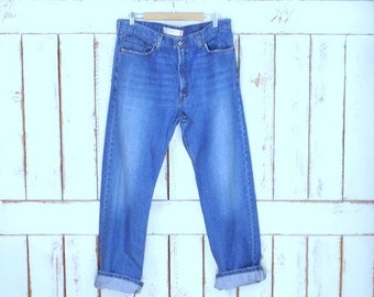 Vintage 505 zipper fly denim jeans/regular fit blue jeans/faded/distressed Levi Strauss jeans