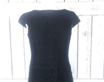 Vintage Anne Klein black eyelet lace cap sleeve cocktail dress/short LBD/knee length fitted black shift dress/evening dress