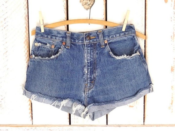 Vintage Levis 501 high waist cut off denim shorts… - image 2