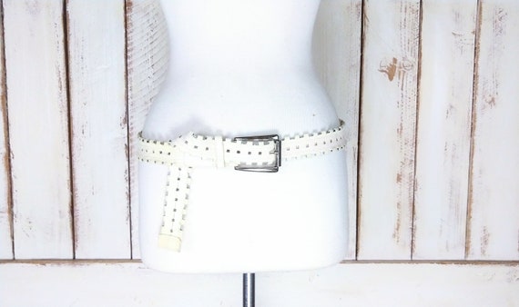 White/ivory distressed faux leather cut out belt/… - image 1