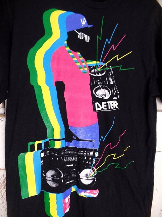 Black retro graphic tshirt/boom box radio tee/90s… - image 1