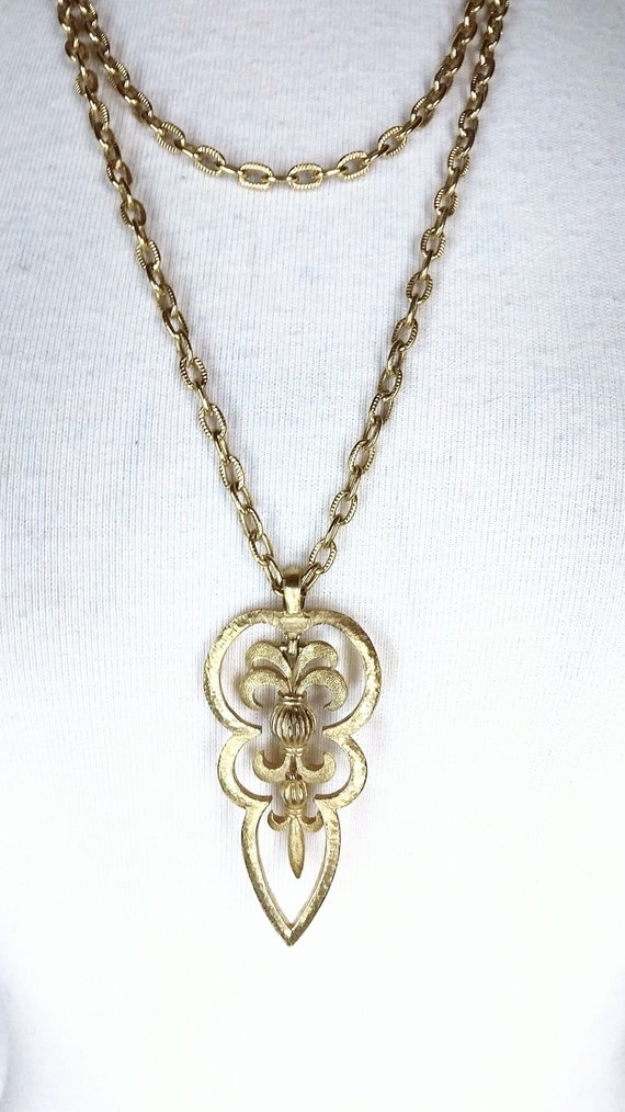Vintage Trifari gold double chain pendant necklace - image 2