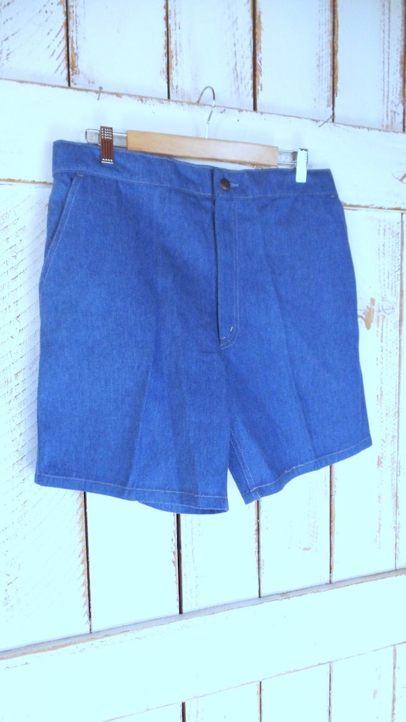 Levis vintage high waisted blue denim jean shorts/