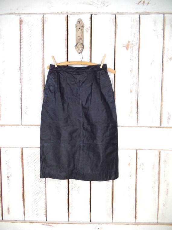 Vintage black leather fitted high waisted knee le… - image 5