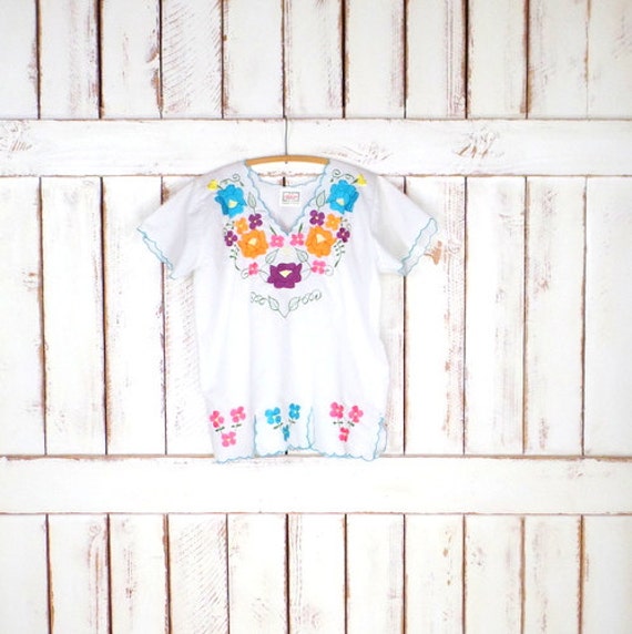 Vintage white floral Mexican embroidered top/shee… - image 1