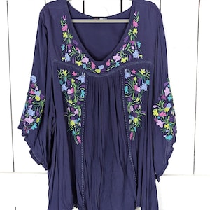 Boho floral embroidered bell sleeve pullover caftan blouse