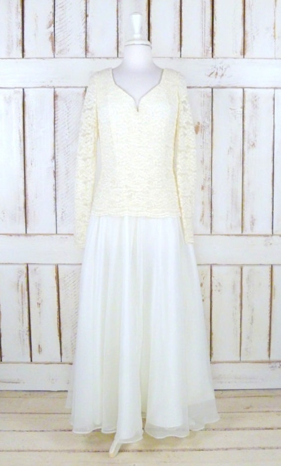 Vintage ivory stretch lace wedding gown/long sleev