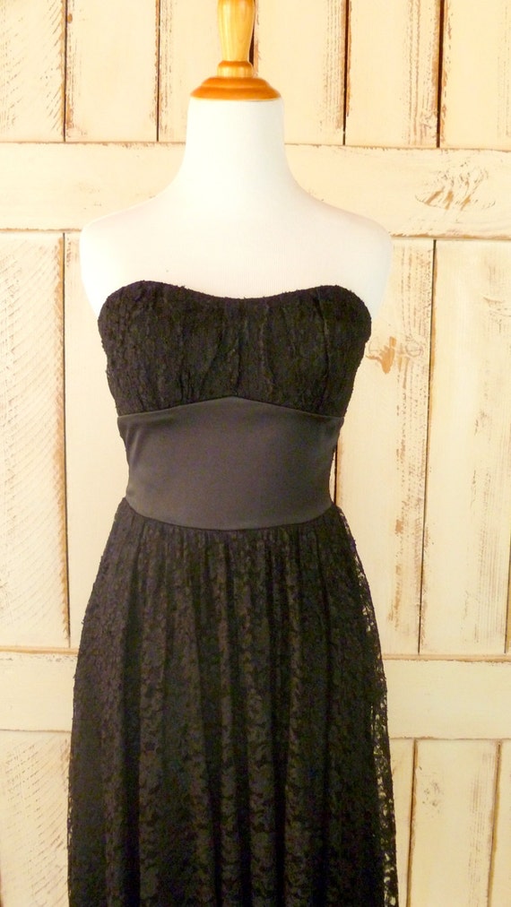 Vintage black lace/satin  strapless dress/black l… - image 4