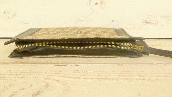 Vintage brown clutch/brown wristlet purse/small w… - image 4