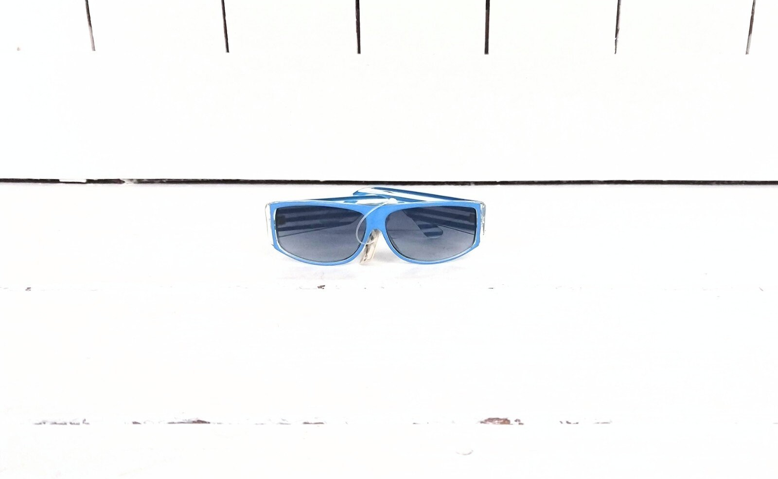 Vintage blue/clear striped plastic sunglasses/striped wide band sun glasses/Fash Clear Retro-Vintage Low Bridge Fit Round Gradient Sunglasses  main image 4