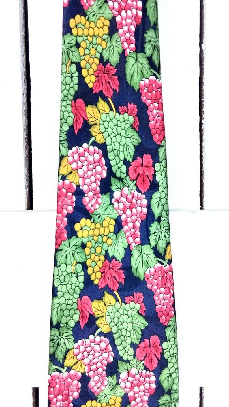Vintage winegrapevine necktieFratello handmade tiefooddrinkwine neck tie