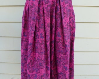 Purple/pink floral paisley skirt/1980s magenta floral and paisley high waist midi skirt