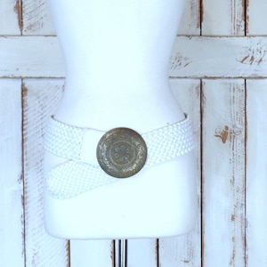 Vintage 90s wide white crackle faux leather metal medallion boho Indian belt