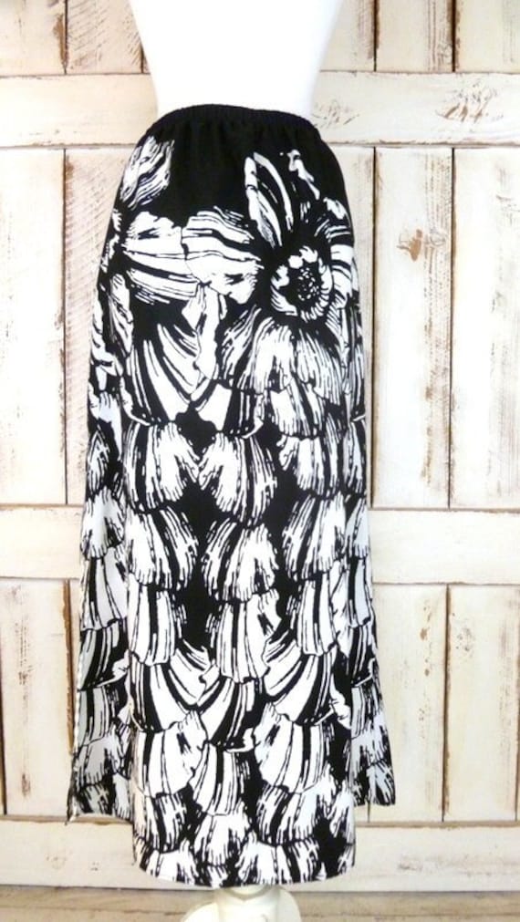 Vintage black/white floral maxi skirt/long floral 