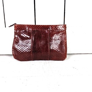 Bolso de mano vintage pequeño de piel de serpiente de color marrón rojizo
