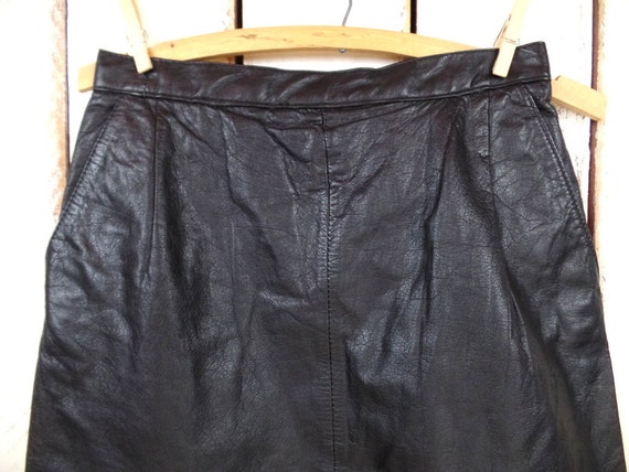 Vintage black leather fitted high waisted knee le… - image 2