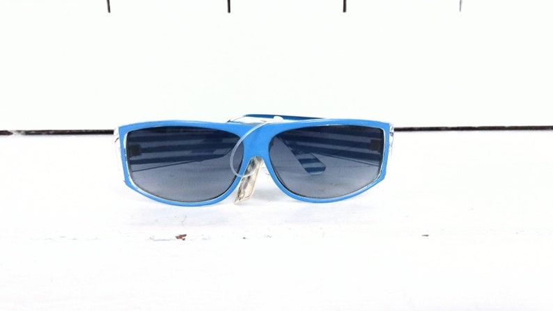 Vintage blueclear striped plastic sunglassesstriped wide band sun glassesFashion Optics