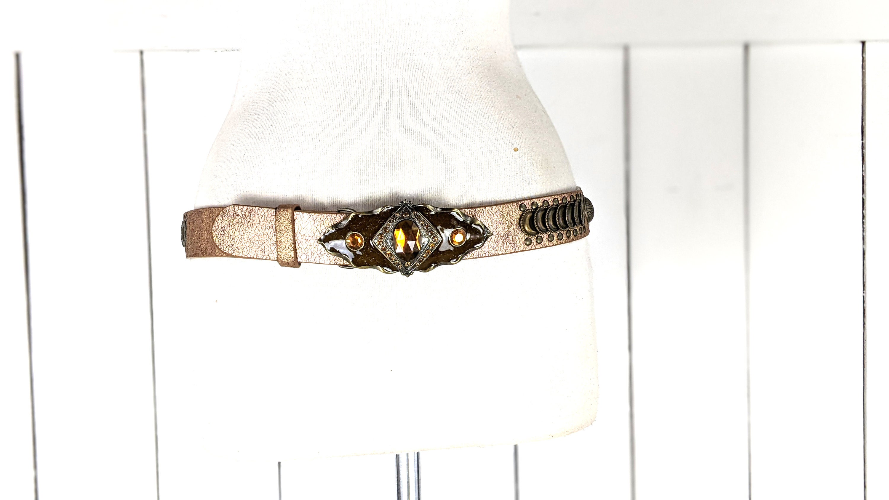 90s Vintage Metallic Crackle Studded Gemstone Leather Tribal