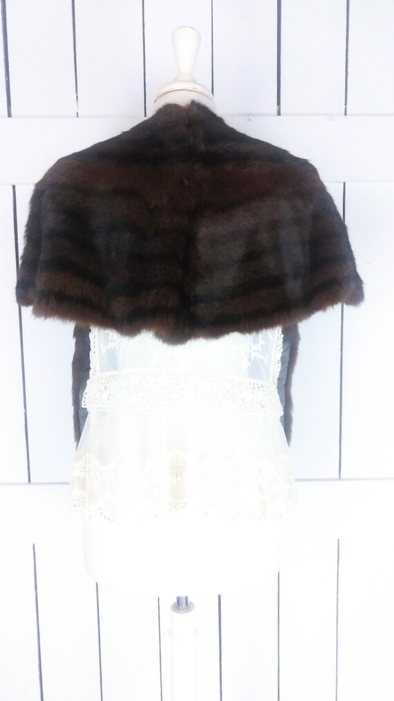 Vintage fur stole wrap/40s/50s brown fur capelet/… - image 4