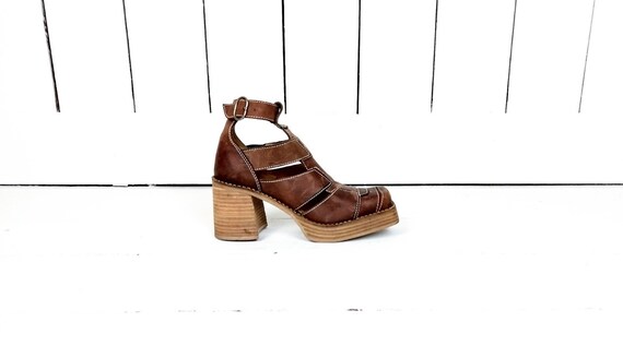 90s vintage brown leather chunky platform square t