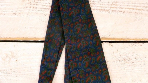 Vintage dark blue paisley silk tie/red paisley vi… - image 2