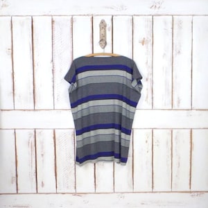 90s vintage basic / minimalistisches grau / lila / schwarz gestreiftes oversized boxy tshirt / gestreiftes Baumwolltop / gestreiftes Tunika-Pullover-Shirt / Flügelärmel