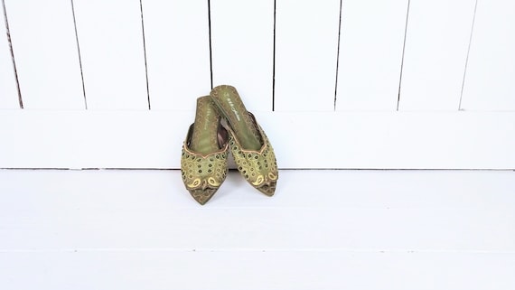 Vintage metallic embroidered beaded Indian flat m… - image 1