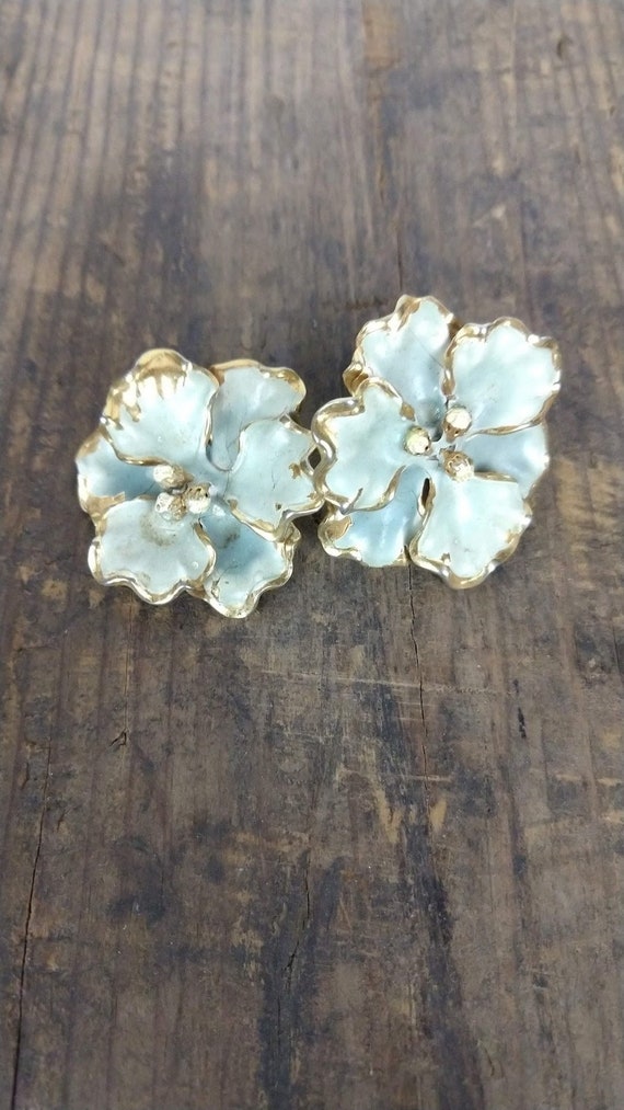 Vintage large floral enamel metal clip on earrings - image 2