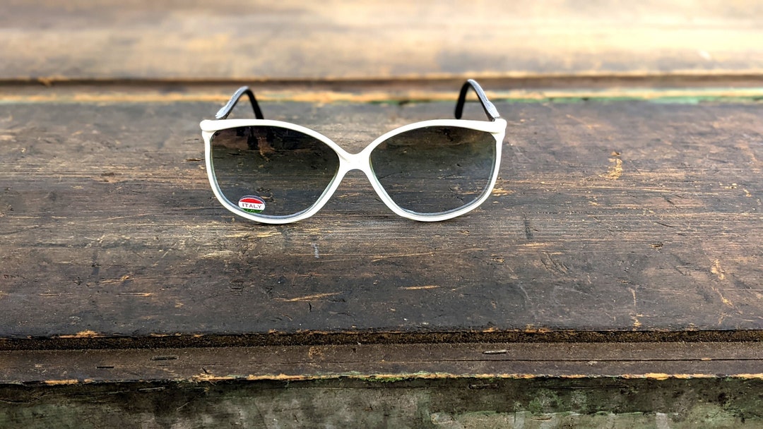Vintage wide frame white acrylic tinted mirrored glass sun glasses Vintage Wide Frame White Acrylic Tinted Mirrored Glass Sun  main image 2
