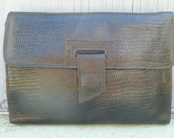 Bolso de sobre vintage con estampado de cocodrilo de piel sintética negra