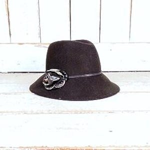 Vintage brauner Fedora Cloche aus Wolle mit Rosenmuster