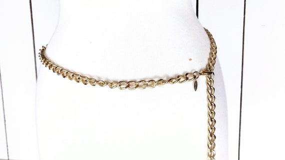 Vintage gold metal chain link hip belt/vintage he… - image 3