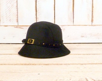 Vintage black wool belted cloche hat/studded wool felt hat/Betmar wool hat
