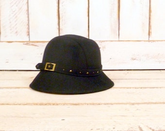 Vintage black wool belted cloche hat/studded wool felt hat/Betmar wool hat