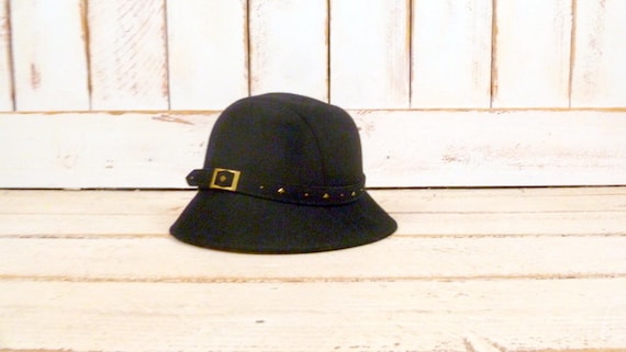 Vintage Black Wool Belted Cloche Hat/studded Wool Felt Hat  display picture 1