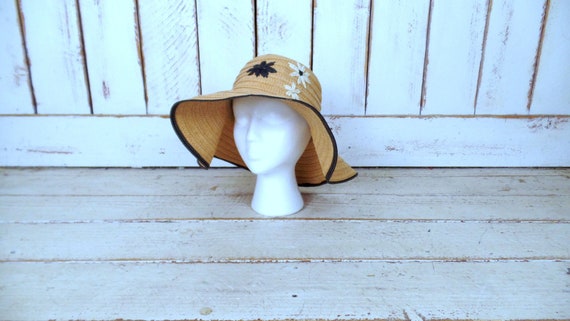 Vintage 90s floppy tan brown floral woven braided