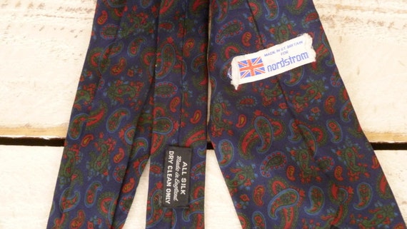 Vintage dark blue paisley silk tie/red paisley vi… - image 3