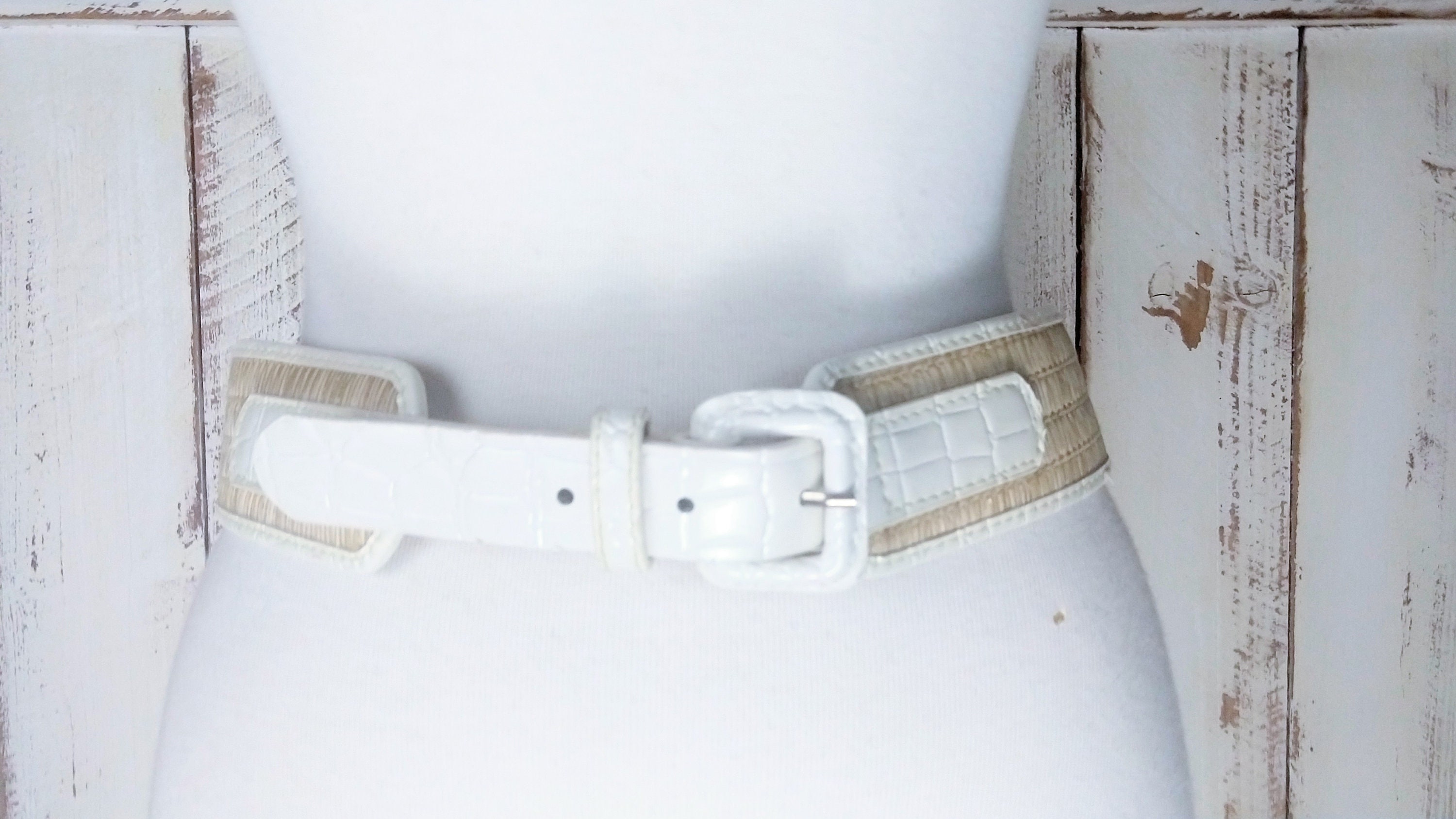 90s vintage white/tan wide straw patent leather belt/reptile embossed Vero Pitone Women Belt Python Rare Durable Leather Lining  main image 4