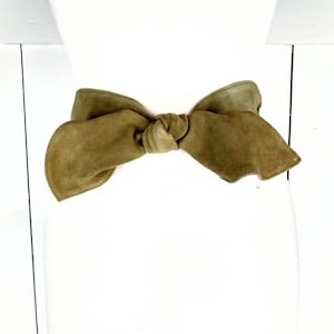 Vintage wide suede leather floppy bow stretch belt