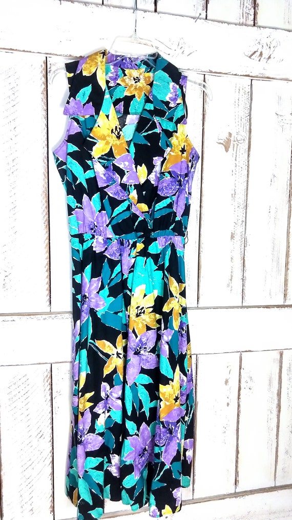 Vintage tropical floral 80s sleeveless dress/coll… - image 4
