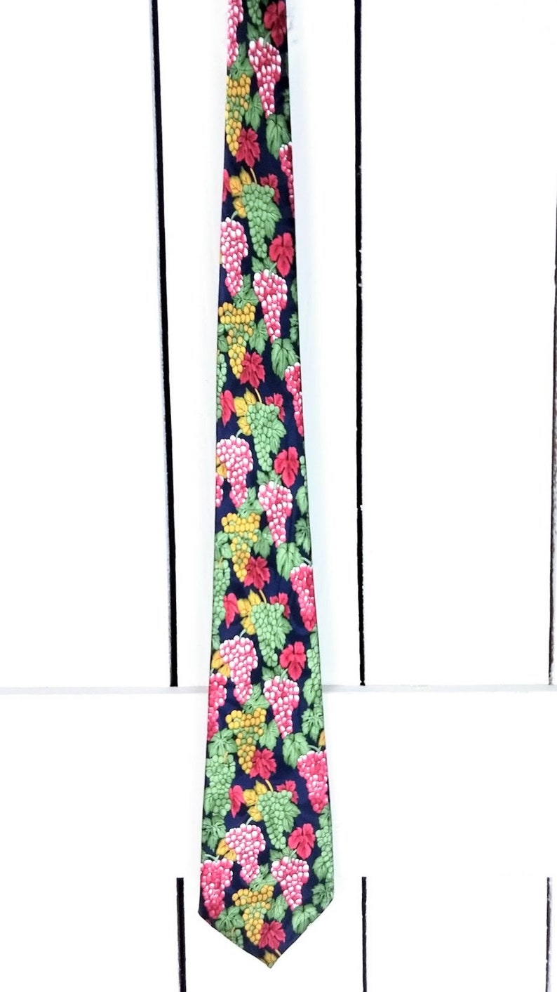 Vintage winegrapevine necktieFratello handmade tiefooddrinkwine neck tie