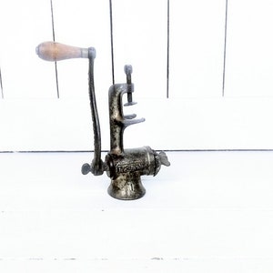 Vintage Handkurbel Metall Fleischwolf/Universal 1/New Britain Conn USA/Bauernhaus/Industrieküche Dekor