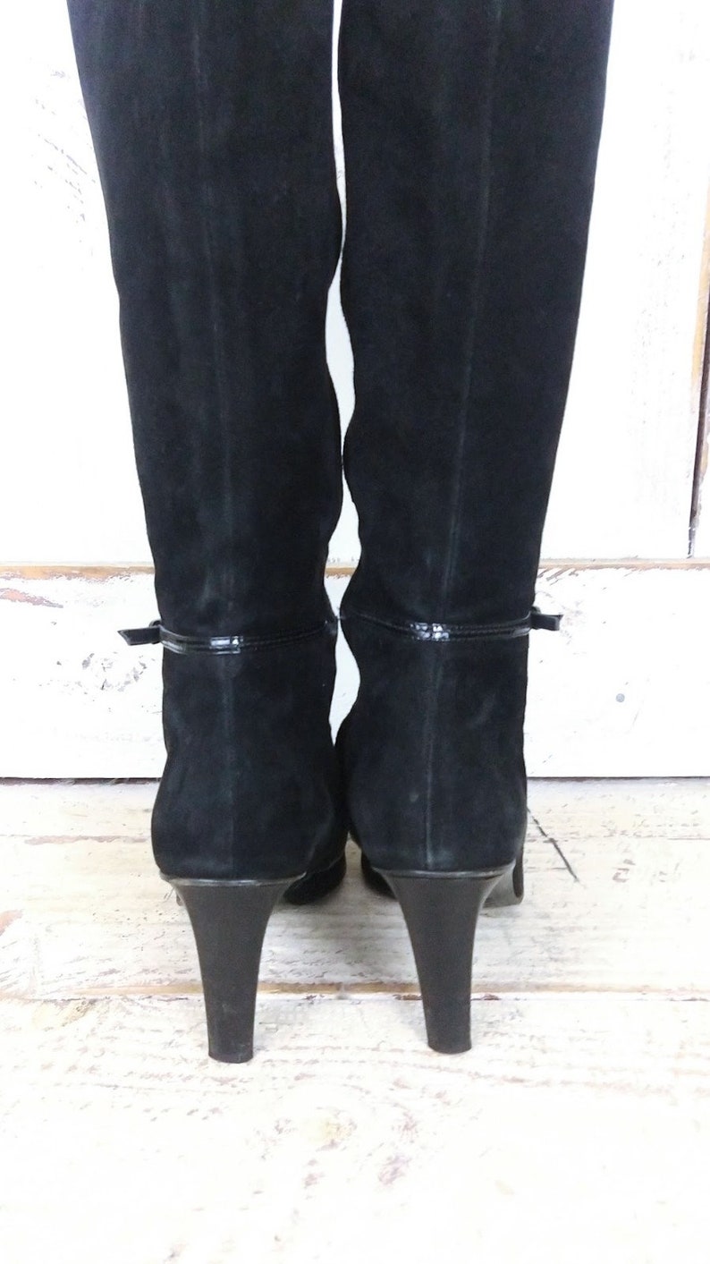 knee high fitted black boots