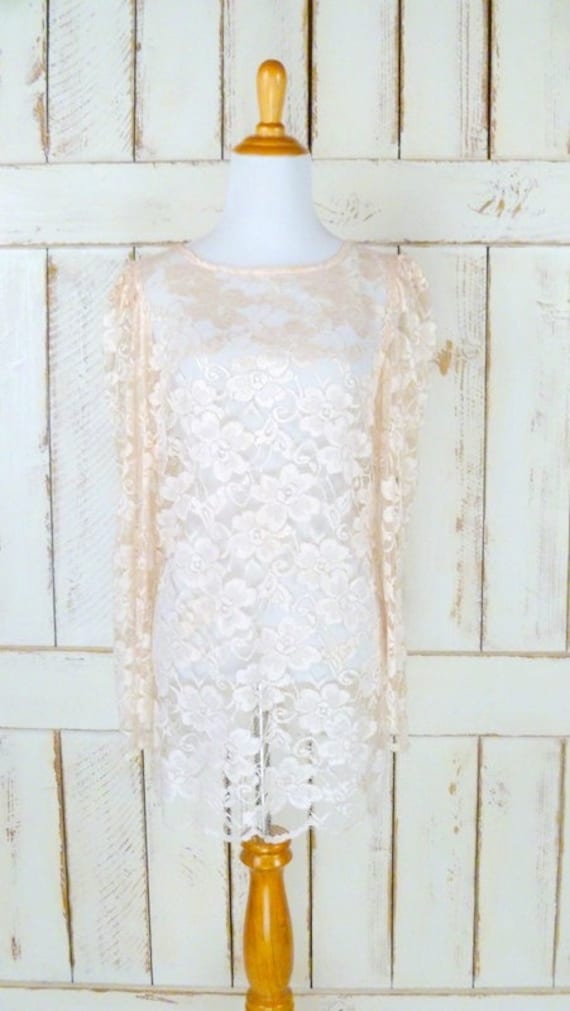 Light peachy pink lace 2 piece vintage dress/lace 