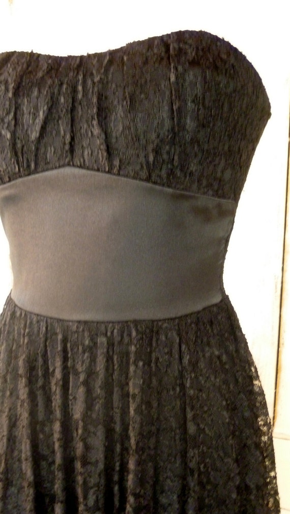 Vintage black lace/satin  strapless dress/black l… - image 2