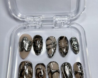 Uñas postizas plateadas cromadas / Rosas de gel, detalles de mariposas, hechas a mano
