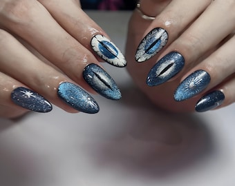 Uñas postizas personalizadas con diseño de ojo de gato: Arte de gel cromado plateado gótico